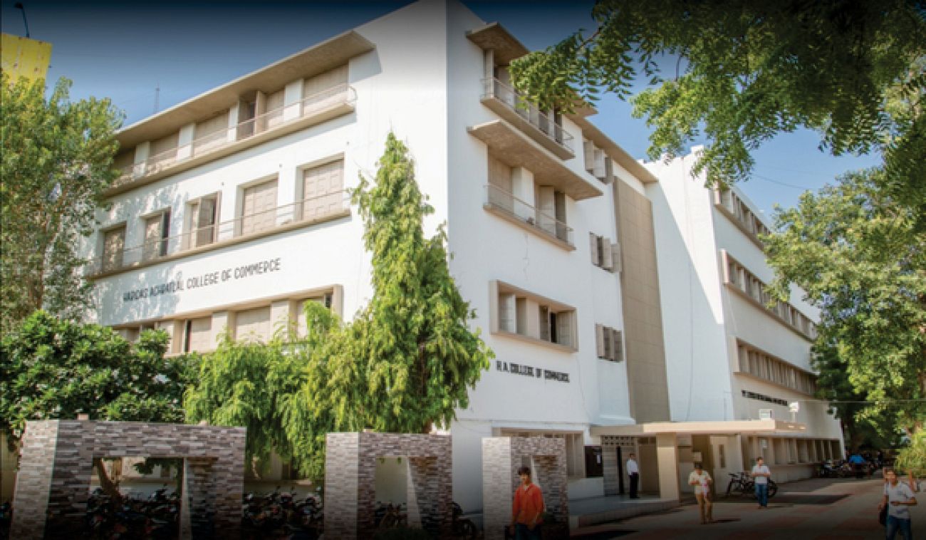H A COLLEGE OF COMMERCE